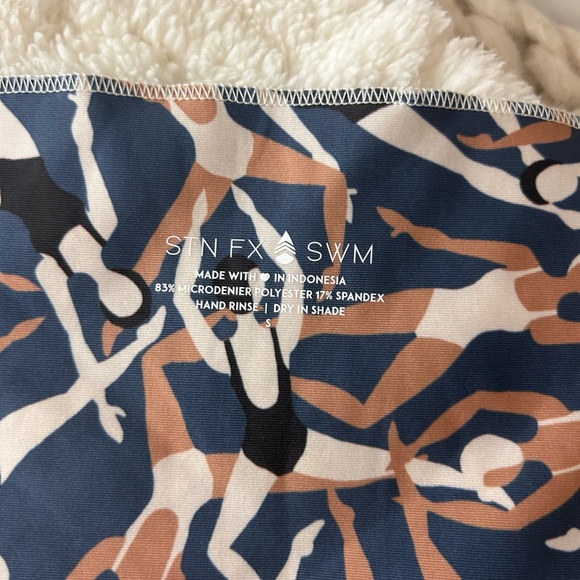 Stone Fox Swim tie front bikini top size S - Picture 3 of 4